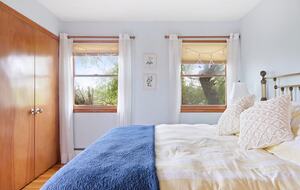 Coastal Haven Steps from the Beach with Viking Kitchen and Deck - Kismet, New York