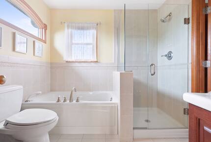 Coastal Haven Steps from the Beach with Viking Kitchen and Deck - Kismet, New York