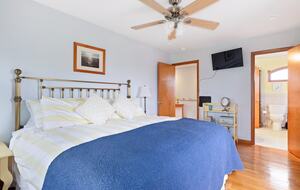 Coastal Haven Steps from the Beach with Viking Kitchen and Deck - Kismet, New York