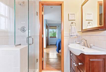 Coastal Haven Steps from the Beach with Viking Kitchen and Deck - Kismet, New York