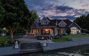 Gated Okanagan Waterfront Estate with Private Dock and Hot Tub - Summerland, Canada