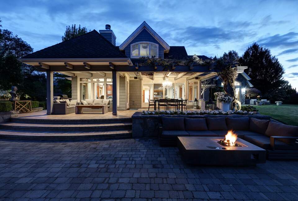 Gated Okanagan Waterfront Estate with Private Dock and Hot Tub - Summerland, Canada