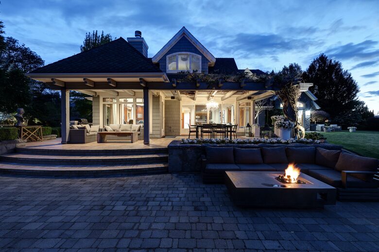 Gated Okanagan Waterfront Estate with Private Dock and Hot Tub - Summerland, Canada