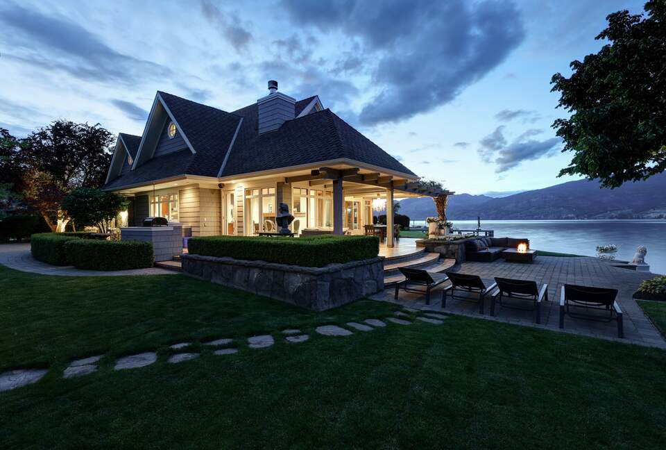 Gated Okanagan Waterfront Estate with Private Dock and Hot Tub - Summerland, Canada