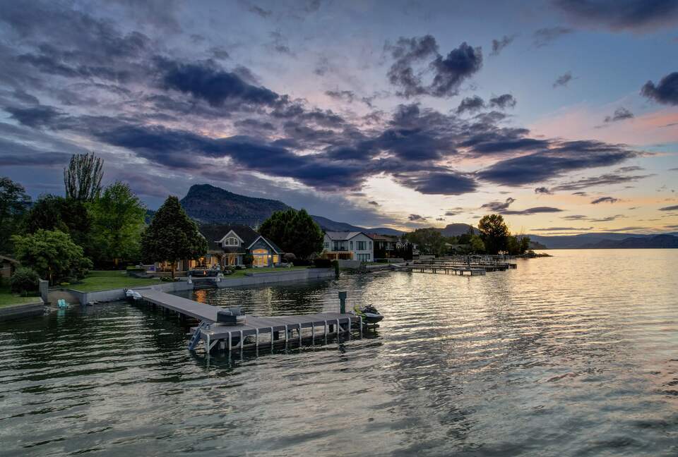 Gated Okanagan Waterfront Estate with Private Dock and Hot Tub - Summerland, Canada