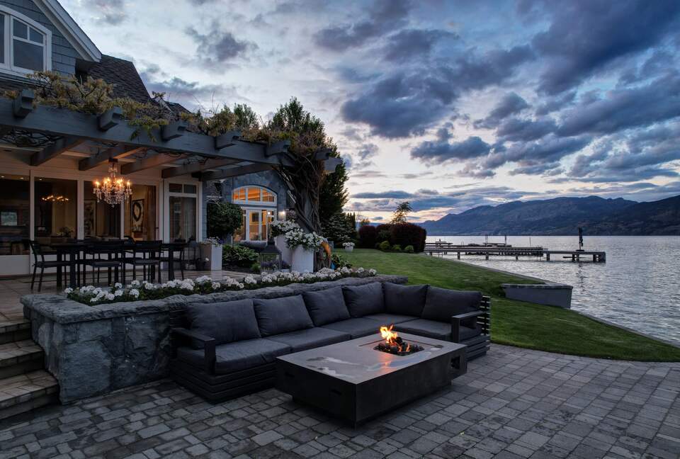 Gated Okanagan Waterfront Estate with Private Dock and Hot Tub - Summerland, Canada