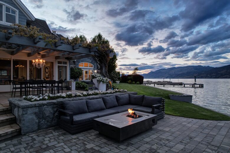 Gated Okanagan Waterfront Estate with Private Dock and Hot Tub - Summerland, Canada