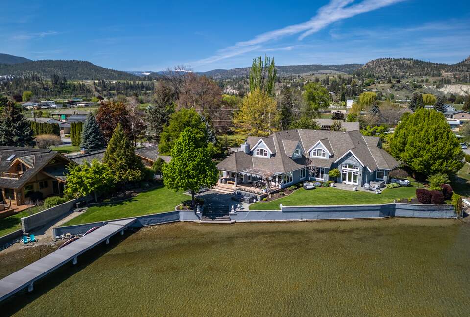 Gated Okanagan Waterfront Estate with Private Dock and Hot Tub - Summerland, Canada