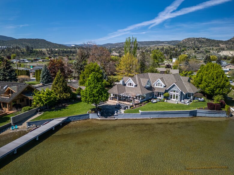 Gated Okanagan Waterfront Estate with Private Dock and Hot Tub - Summerland, Canada