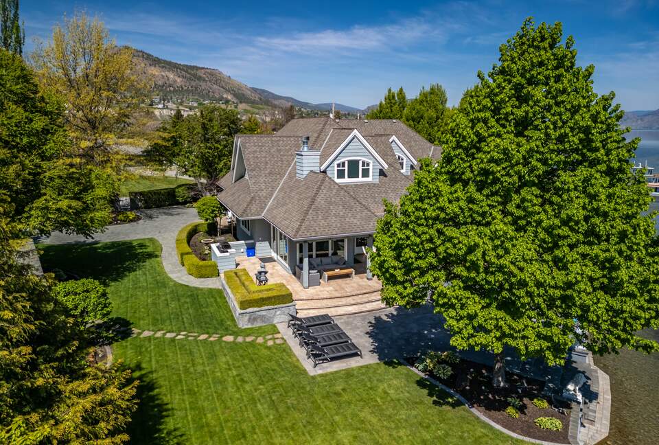 Gated Okanagan Waterfront Estate with Private Dock and Hot Tub - Summerland, Canada