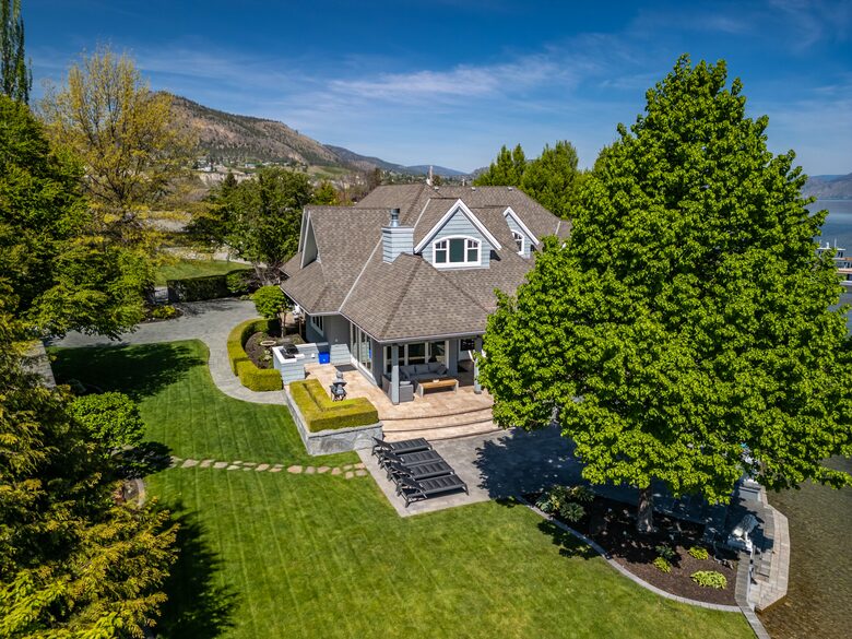Gated Okanagan Waterfront Estate with Private Dock and Hot Tub - Summerland, Canada