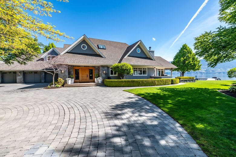 Gated Okanagan Waterfront Estate with Private Dock and Hot Tub - Summerland, Canada