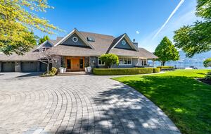 Gated Okanagan Waterfront Estate with Private Dock and Hot Tub - Summerland, Canada