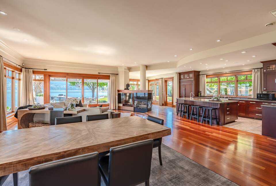 Gated Okanagan Waterfront Estate with Private Dock and Hot Tub - Summerland, Canada