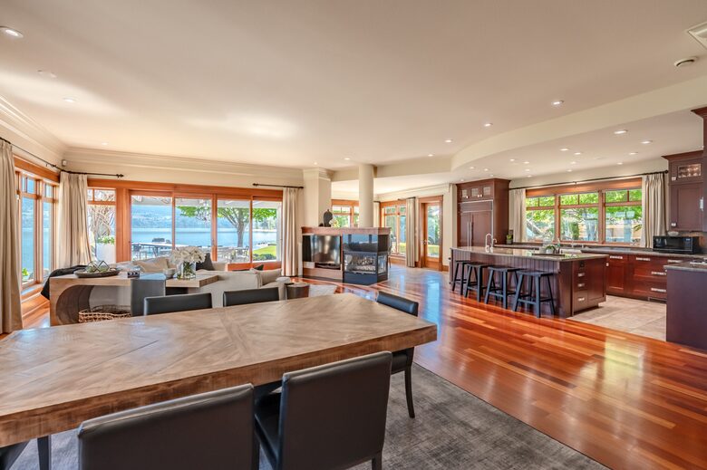 Gated Okanagan Waterfront Estate with Private Dock and Hot Tub - Summerland, Canada