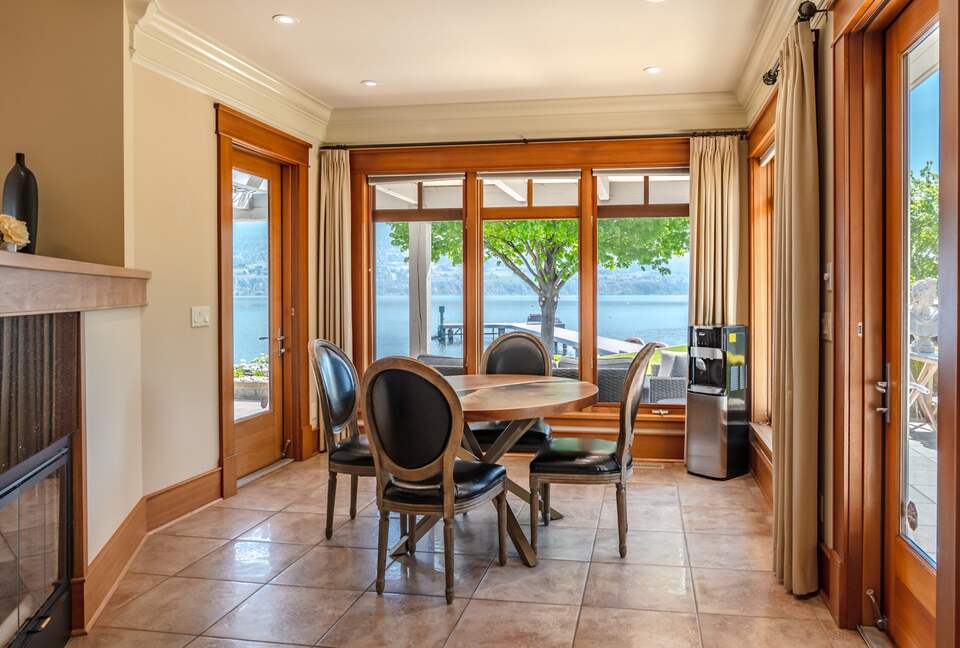 Gated Okanagan Waterfront Estate with Private Dock and Hot Tub - Summerland, Canada