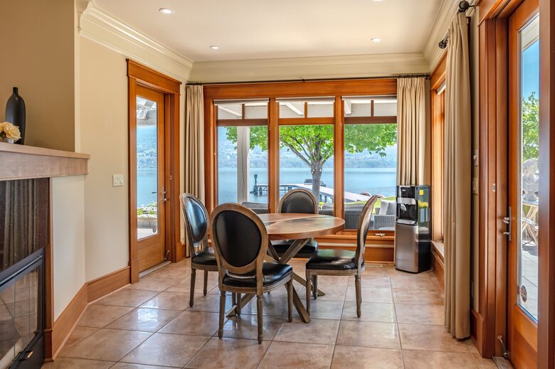 Gated Okanagan Waterfront Estate with Private Dock and Hot Tub - Summerland, Canada