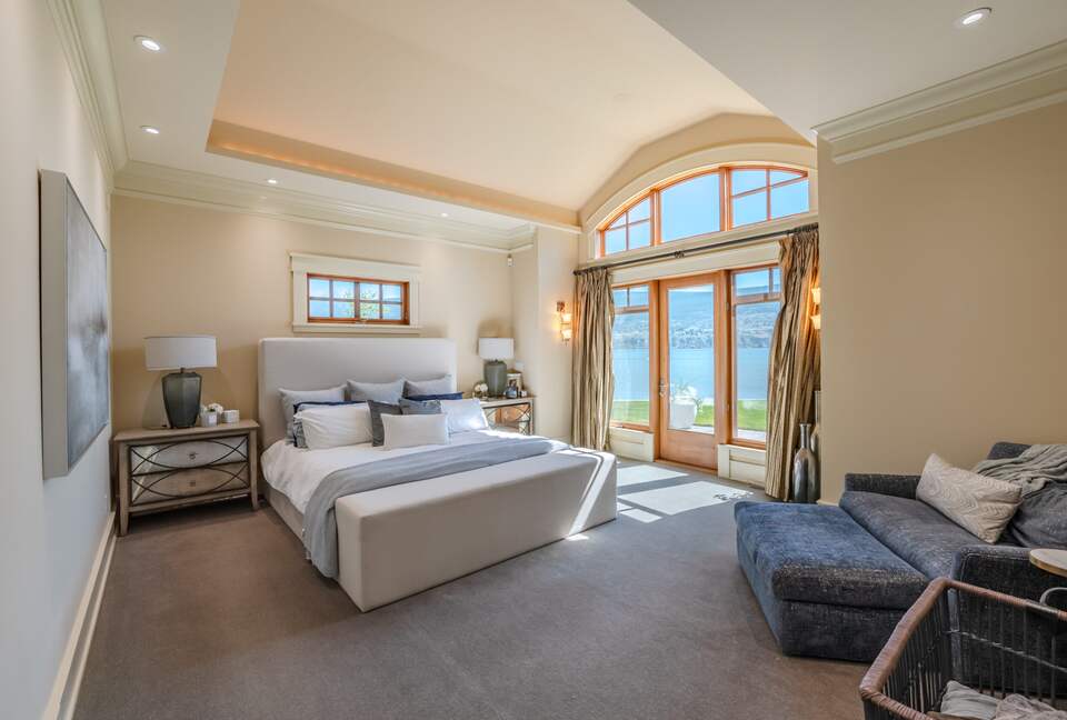 Gated Okanagan Waterfront Estate with Private Dock and Hot Tub - Summerland, Canada