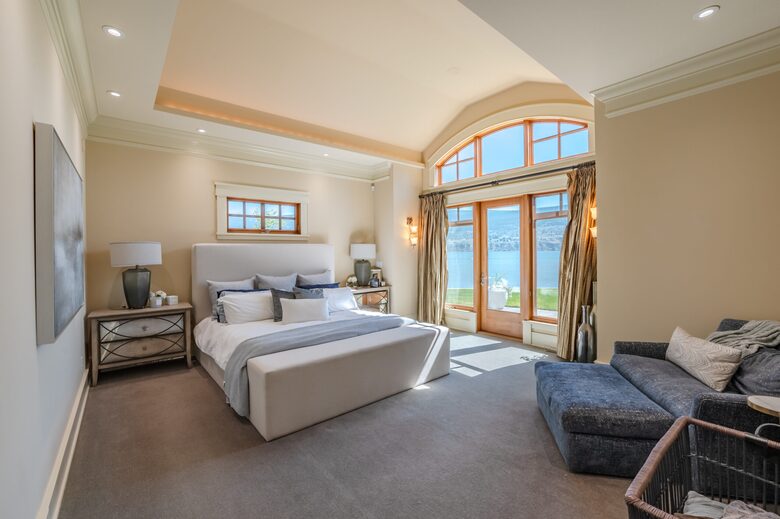 Gated Okanagan Waterfront Estate with Private Dock and Hot Tub - Summerland, Canada