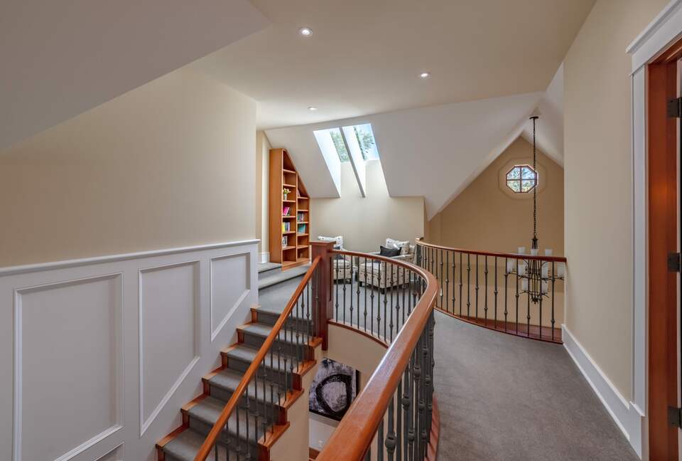 Gated Okanagan Waterfront Estate with Private Dock and Hot Tub - Summerland, Canada