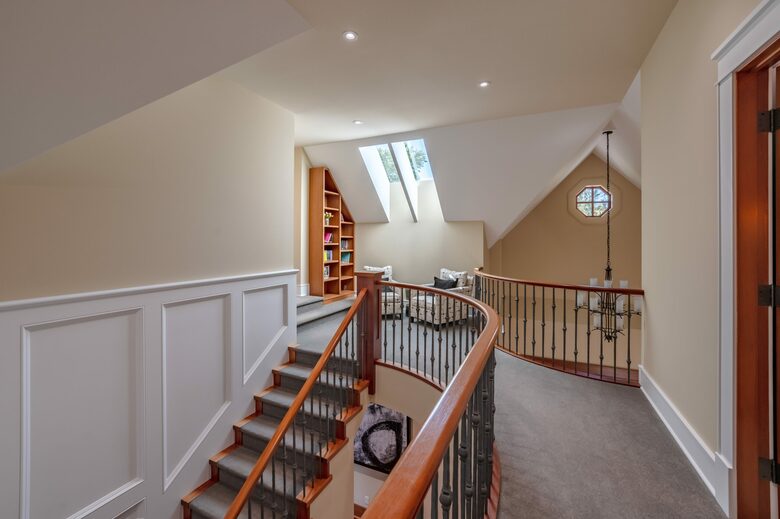 Gated Okanagan Waterfront Estate with Private Dock and Hot Tub - Summerland, Canada