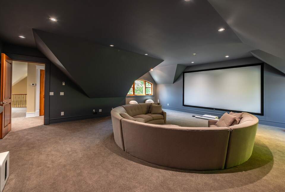 Gated Okanagan Waterfront Estate with Private Dock and Hot Tub - Summerland, Canada