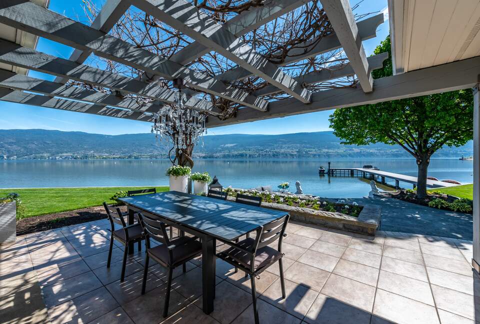 Gated Okanagan Waterfront Estate with Private Dock and Hot Tub - Summerland, Canada