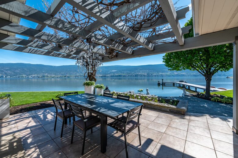 Gated Okanagan Waterfront Estate with Private Dock and Hot Tub - Summerland, Canada