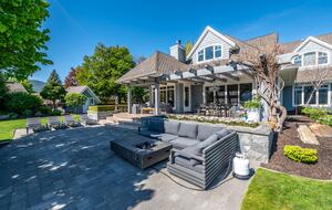 Gated Okanagan Waterfront Estate with Private Dock and Hot Tub - Summerland, Canada