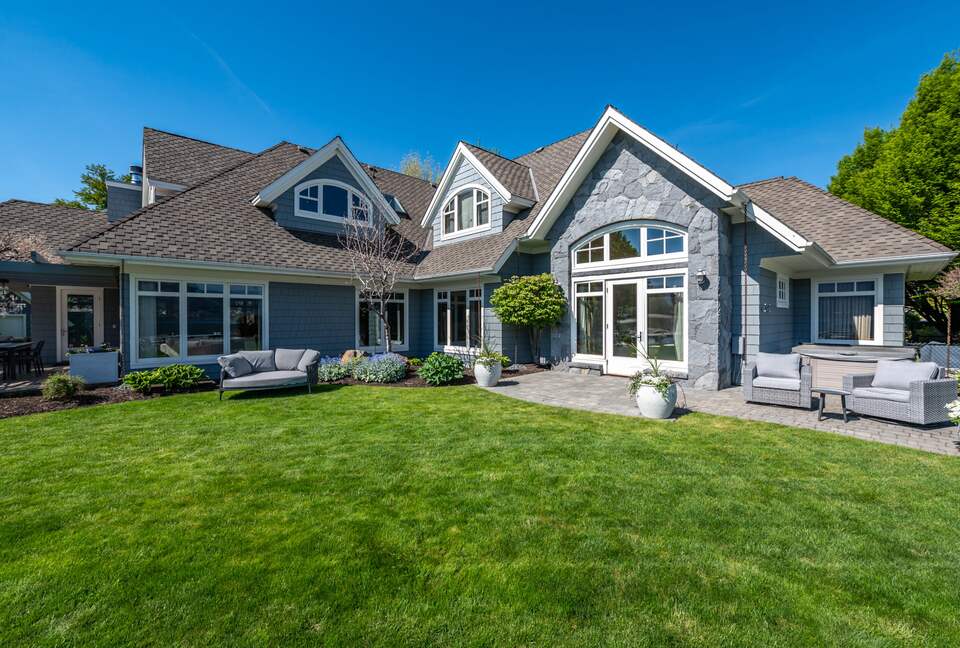 Gated Okanagan Waterfront Estate with Private Dock and Hot Tub - Summerland, Canada