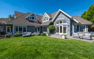 Gated Okanagan Waterfront Estate with Private Dock and Hot Tub - Summerland, Canada