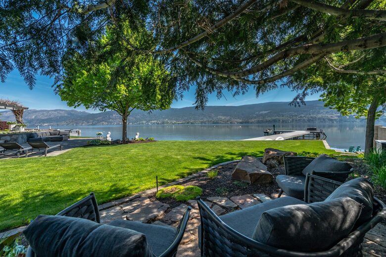 Gated Okanagan Waterfront Estate with Private Dock and Hot Tub - Summerland, Canada