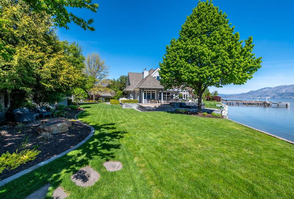 Gated Okanagan Waterfront Estate with Private Dock and Hot Tub - Summerland, Canada
