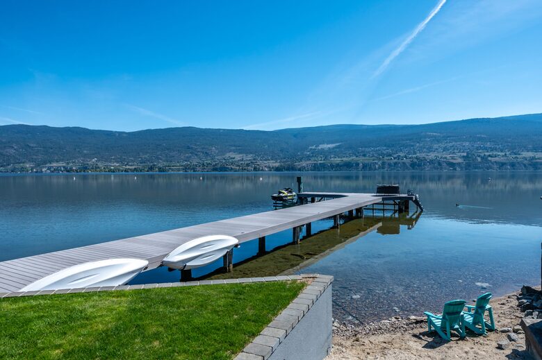 Gated Okanagan Waterfront Estate with Private Dock and Hot Tub - Summerland, Canada