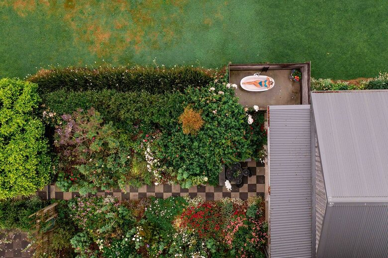 Your own private garden with outdoor bath