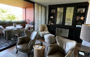 Chic Potts Point Apartment with Balcony and City Views - Sydney, Australia