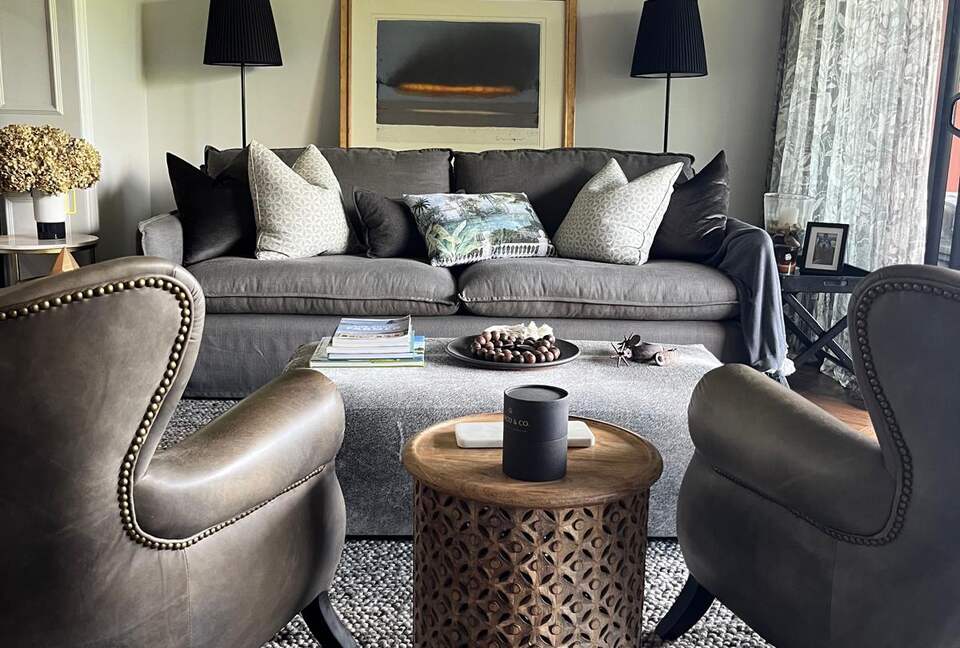 Chic Potts Point Apartment with Balcony and City Views - Sydney, Australia