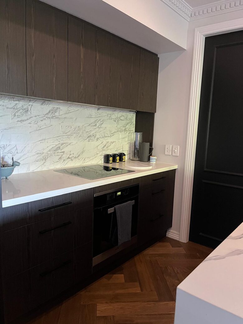 Chic Potts Point Apartment with Balcony and City Views - Sydney, Australia