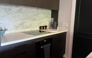 Chic Potts Point Apartment with Balcony and City Views - Sydney, Australia