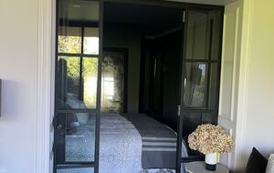 Chic Potts Point Apartment with Balcony and City Views - Sydney, Australia