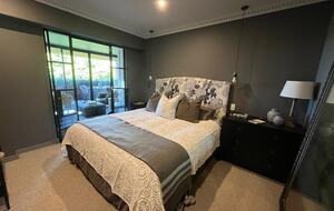 Chic Potts Point Apartment with Balcony and City Views - Sydney, Australia