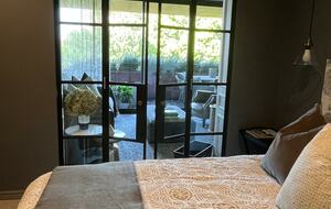 Chic Potts Point Apartment with Balcony and City Views - Sydney, Australia