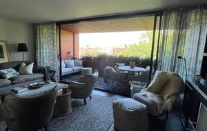 Chic Potts Point Apartment with Balcony and City Views - Sydney, Australia