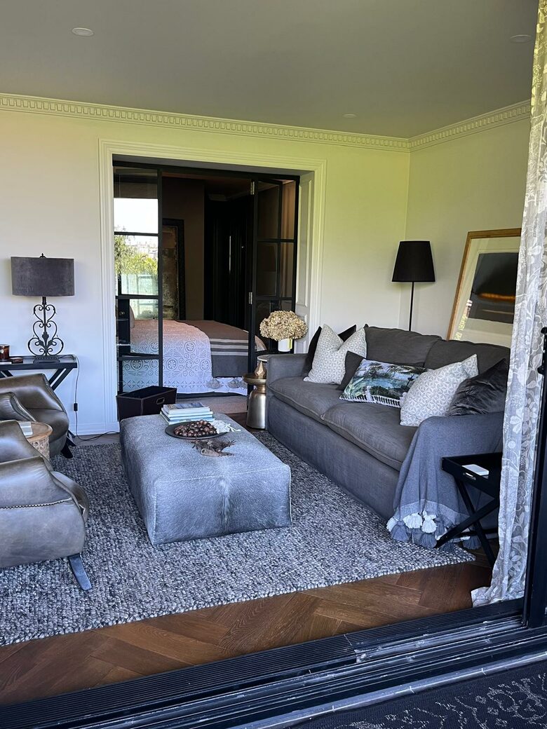 Chic Potts Point Apartment with Balcony and City Views - Sydney, Australia