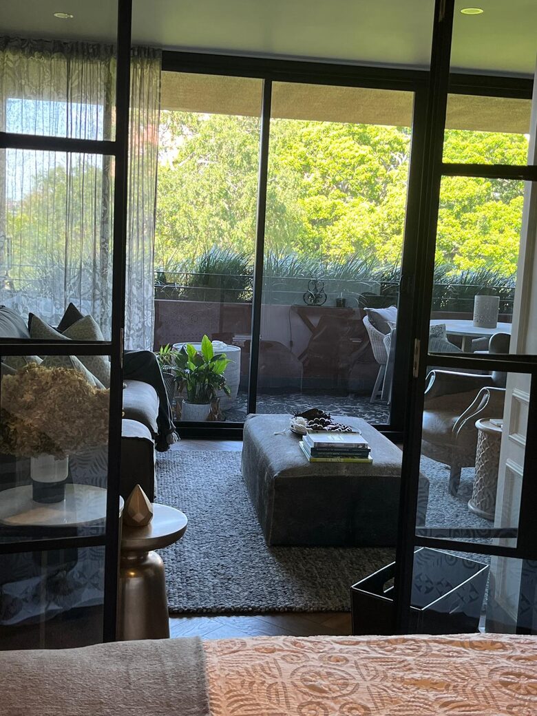 Chic Potts Point Apartment with Balcony and City Views - Sydney, Australia