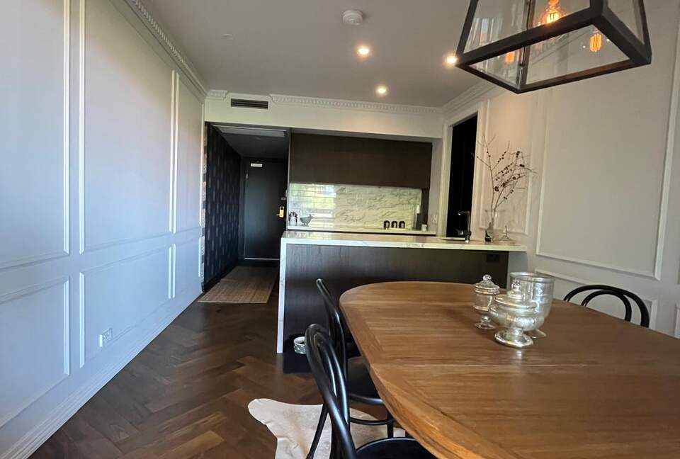 Chic Potts Point Apartment with Balcony and City Views - Sydney, Australia