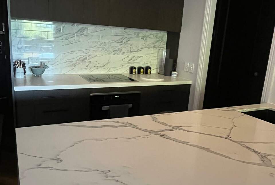 Chic Potts Point Apartment with Balcony and City Views - Sydney, Australia