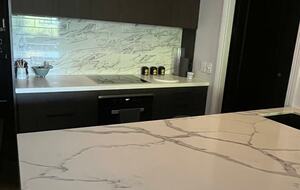 Chic Potts Point Apartment with Balcony and City Views - Sydney, Australia