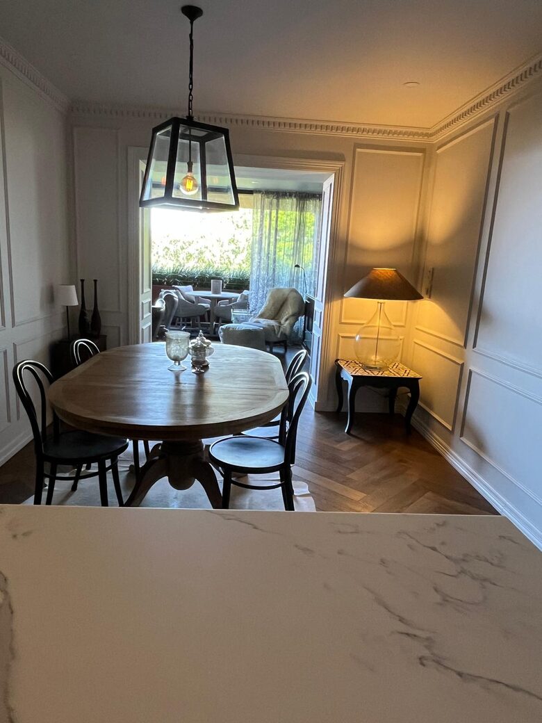 Chic Potts Point Apartment with Balcony and City Views - Sydney, Australia