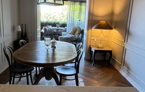 Chic Potts Point Apartment with Balcony and City Views - Sydney, Australia